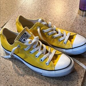 Converse. Women’s size 9, men’s size 7. Great condition!